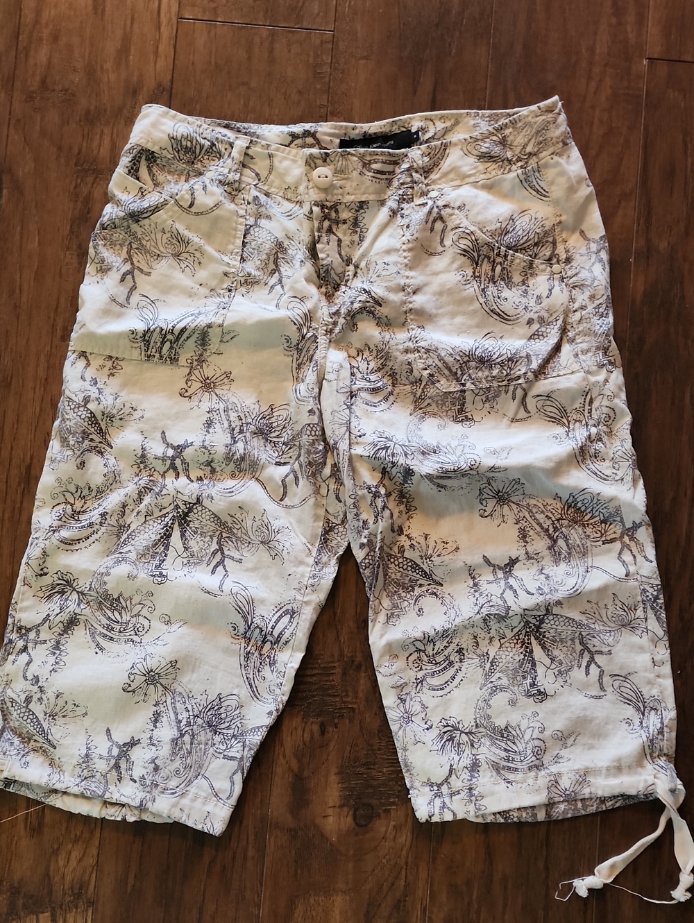 Calvin Klein Jeans White and Light Blue Printed Capris